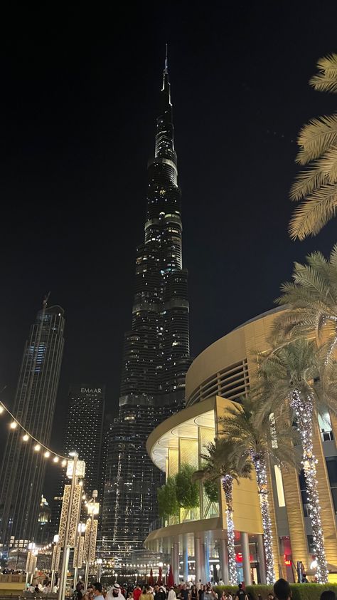 Dubai Tower, Dubai Video, Mumbai Airport, Airport Pictures, Girlfriend Surprise, Dubai Aesthetic, Dubai Vacation, Dubai City, Night Scenery