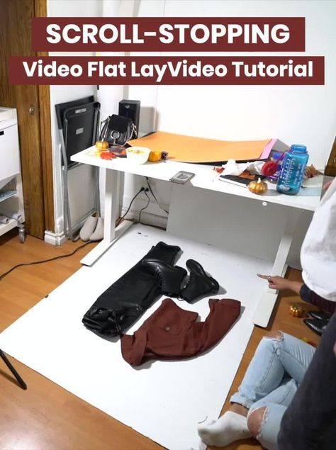 How To Flat Lay Photography, Lay Flat Photography Clothing, How To Take Photos Of Products Clothes, Flat Lay Reels, Flat Photography Ideas, Product Photography Ideas Clothes Instagram, Product Shoot Ideas Clothing Flat Lay, Cloths Photography Ideas, How To Take Product Photos Clothes