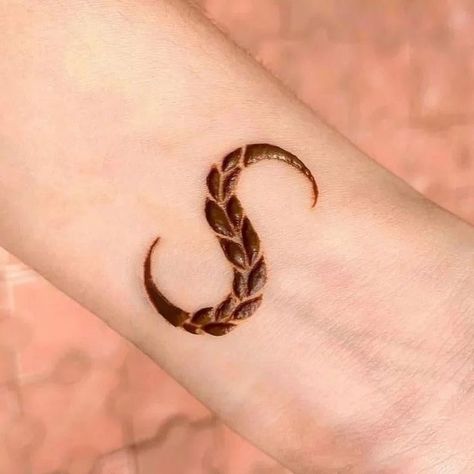 Palm Henna Designs, S Alphabet, Modern Mehndi Designs, Minions Wallpaper, Full Mehndi Designs, Henna Tattoo Designs Simple, Hairdo Wedding, Beautiful Mehndi, Basic Mehndi Designs