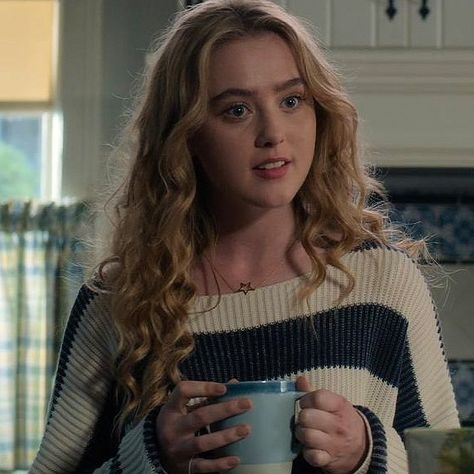 Kathryn Newton The Society, Kathryn Newton Icons, Katheryn Newton, Doomed Siblings, Kathryn Love Newton, Cassie Lang, Farmer Family, Ella Purnell, Kathryn Newton