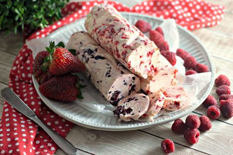 Country Berry Butter - Mom Needs Chocolate Biscuits French Toast, Special Butter, Biscuits Fluffy, Spread For Bread, Berry Butter, Sweet Cream Butter, Flavored Butter Recipes, Butter Recipes Homemade, Strawberry Butter