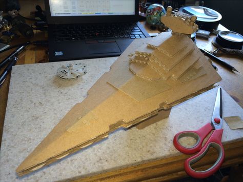 Cardboard Spaceship Diy, Cardboard Spaceship, Cardboard Star, Cardboard Models, Armor Template, Cardboard Sculptures, Jedi Academy, Star Wars Bedroom, Star Treck