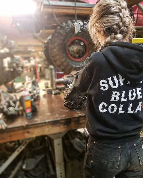 Credence Penelope Douglas, Mechanics Aesthetic, Mechanic Clothes, Woman Mechanic, Мотоциклы Cafe Racers, Penelope Douglas, Southern Outfits, Cute Country Outfits, Looks Country