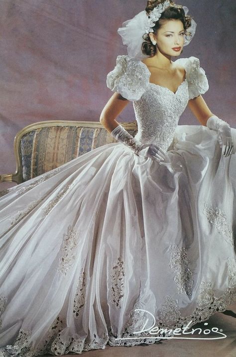 Pear Shape Wedding Dress, 80s Bride, Wedding Dresses 80s, 80s Wedding Dress, Wedding Dress Shopping Tips, 90s Wedding Dress, Dress Ideas Wedding, Dress With Veil, Demetrios Wedding Dress