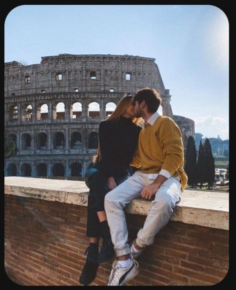 023/365 Rome Couple Pictures, Roma Photo Ideas, Rome Couple, Perfect Couple Pictures, Gift Basket Ideas For Boyfriend, Basket Ideas For Boyfriend, Couple Travel Photos, Rome Photography, Italy Winter