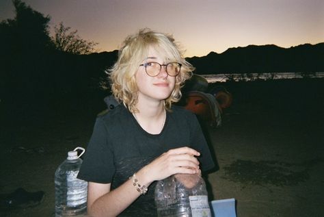 Midwest Emo, Flash Photo, Disposable Camera, Emo Hair, Hair Reference, Rain Photography, Dream Hair, Pretty Hairstyles, Short Film