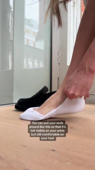 Don’t you hate it when socks ruin the look of your loafers? Here's an easy hack for turning any sock into a no-show sock. Dress With Loafers, Ugly Socks, How To Make Socks, Loafers With Socks, Pop Socks, Half Socks, How To Wear Sneakers, Tall Socks, Pointy Shoes