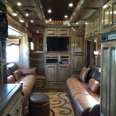 Horse Trailer Living Quarters, Trailer Decor, Trailer Interior, Custom Trailers, Trailer Living, Tiny House Trailer, Trailer Remodel, Horse Trailers, Rv Remodel