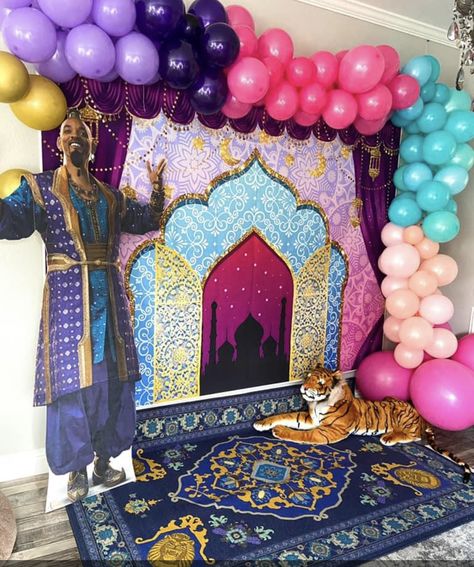 Arabian Theme Decor, Arabic Decoration Arabian Decor, Arabic Theme Party, Aladdin Decor, Arabian Nights Prom, Aladdin Halloween, Gold Theme Birthday, Arabian Party, Pta Events