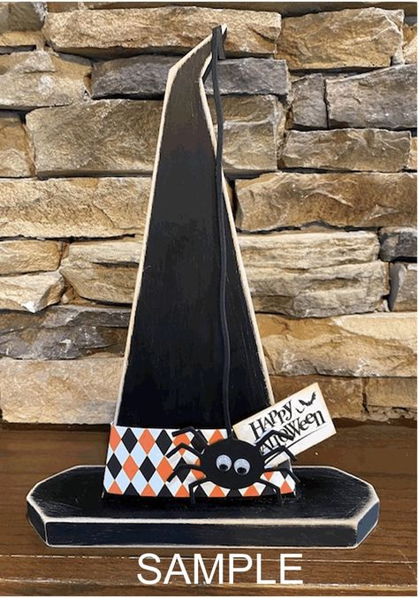 Wood Witch Hat, Halloween Chalkboard Art, Fall Wood Projects, Wood Witch, Halloween Chalkboard, Fall Wood Crafts, Witch Hat Halloween, Halloween Wood Crafts, Fall Arts And Crafts