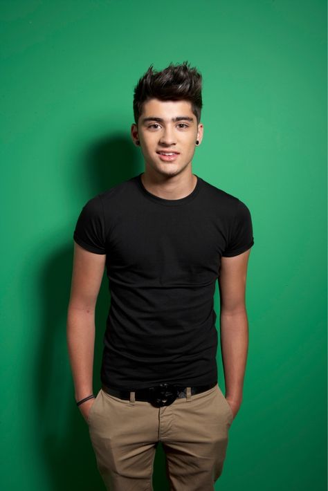 Zayn Malik photographed for Teen Now Magazine, 2011. #zaynmalik #onedirection #2011 Zayn Malik 2011, Zayn Malik Young, One Direction 2011, One Direction Tumblr, One Direction Photoshoot, Zayn Malik Photoshoot, Story Wattpad, Zayn One Direction, Malik One Direction