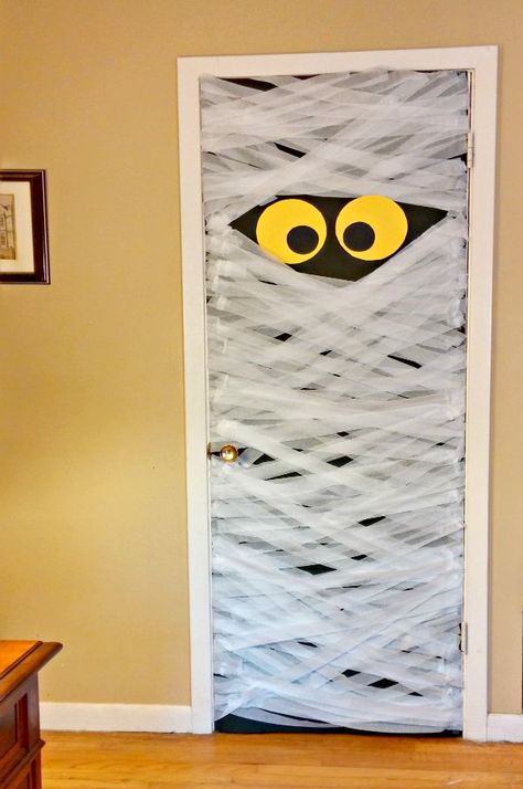 Halloween door decorations turn any door into a spooky entrance. This mummy door decoration is super easy to do and perfectly eerie to behold. Mummy Door, Halloween Door Decorations Classroom, Diy Halloween Door Decorations, Halloween Diy Door, Halloween Front Doors, Casa Halloween, Halloween Front Porch Decor, Halloween Classroom, Easy Halloween Decorations