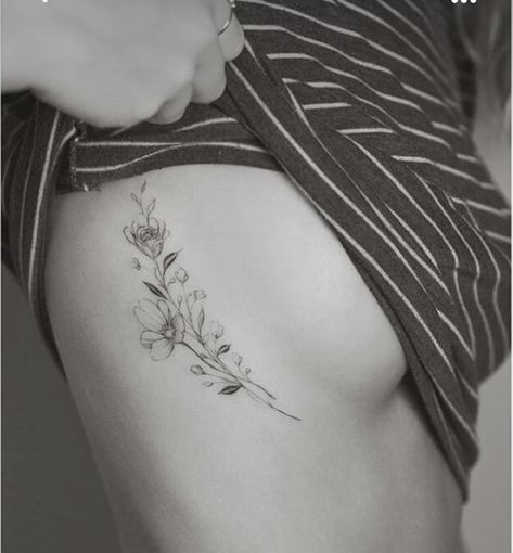 Underboob Tattoos, Flower Tattoo On Ribs, Delicate Tattoos For Women, Underboob Tattoo Designs, Rib Tattoos For Women, Underboob Tattoo, Tattoos For Women Flowers, Chest Tattoos For Women, Classy Tattoos