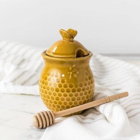 Bee Dishes, Decor Cozinha, Honey Container, Honey Pots, Band Photoshoot, Bee Shop, Bee Pictures, Wooden Scoop, Honey Dipper