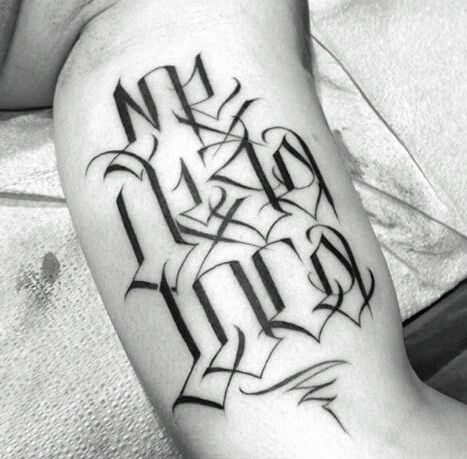 Mi Vida Loca Mexican Tattoo Lettering, Mi Vida Loca Tattoo, Chicano Lettering Tattoo, La Familia Tattoo Lettering, Loca Tattoo, Hernandez Tattoo Lettering, Dark Lettering, Tattoo 2022, Handwriting Examples