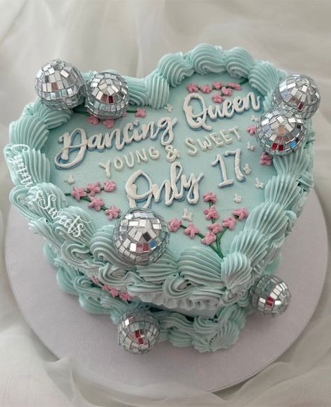 Heart Cake 17 Birthday, Cute B Day Cakes, 17 Yo Birthday Cake, Cute 15 Birthday Cakes, 17 Birthday Ideas Cake, 17 Birthday Cakes Ideas, 16th Cake Ideas, 17 Th Birthday Ideas Cake, Birthday Themes For 17th Birthday