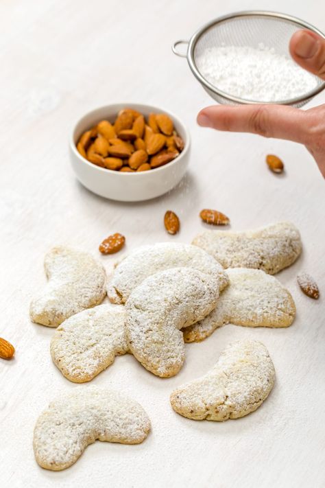 Crescent moon cookies Crescent Moon Cookies, Almond Crescent Cookies, Microwave Dinners, Moon Cookies, Crescent Cookies, Veggie Platter, Witch Recipes, Moon Christmas, Cup Cookies