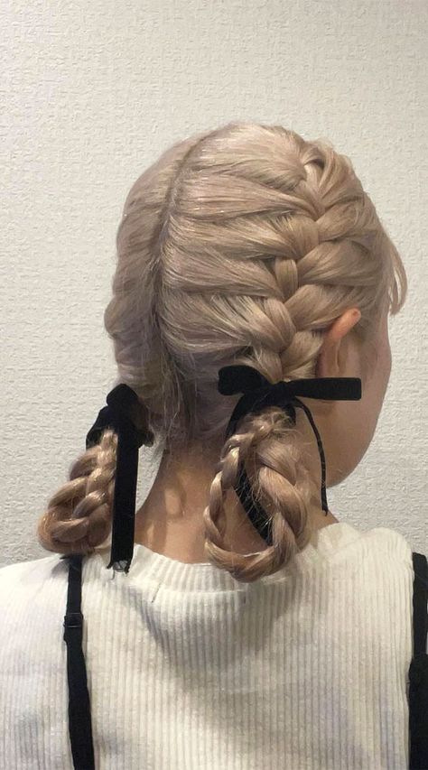 half up half down with bow, easy half up with bow, easy bun hairstyle with bow, bow hairstyles, bubble braid with bow, bun with bow cute hairstyle, coquette hairstyle, bubble ponytail with bow, everyday hairstyle, ponytail with bow Half Up With Bow, Ponytail With Bow, Wedding Hair Looks, Hairstyles Coquette, Double Dutch Braids, Reverse French Braids, Bow Hairstyles, Dutch Braids, Knot Bun