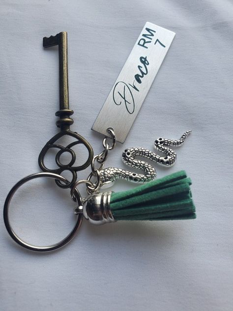 Dorm Key Wizard School Green Tassel Snake Charm Snake - Etsy Slytherin Dorm Room Aesthetic, Slytherin Dorm Room, Slytherin Dormitory, Slytherin Accessories, Snake House, Snake Green, Slytherin Fashion, Slytherin Pride, Wizard School