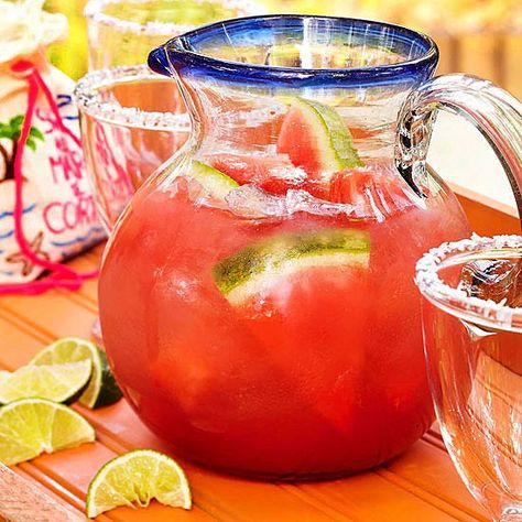 Mexican Margaritas Strawberry Leaf Tea, Summer Pitcher Cocktails, Fruit Drinks Recipes, Red Sangria Recipes, Strawberry Leaf, Strawberry Sangria, Coconut Sorbet, Fruit Appetizers, Pasta Al Pesto