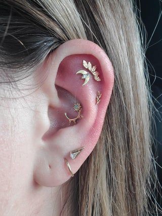 Double Conch, Ear Piercing Ideas, Piercing Inspo, Physical Features, Piercing Ideas, Ear Piercing, Shopping Websites, Conch, Helix