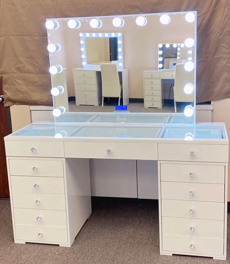 Cute Full Sized Bed Frames, Teen Vanity Ideas, Vanity Ideas Bedroom Modern Luxury, Diy Bedroom Vanity, Pearls Vanity, Teen Vanity, Aesthetic Vanity, Cute Vanity, Ikea Vanity