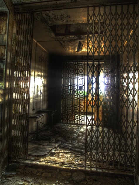 Old Elevator, Elevator Cabin, Freight Elevator, Loft Floor, Abandoned Warehouse, Abandoned Hotels, Side Order, Derelict Buildings, Abandoned Asylums