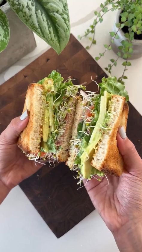 Best Veggie Sandwich, Soft Flatbread Recipe, Sliced Cucumber, Cheese Vegan, Healthy Sandwich Recipes, Vegetarian Life, Toast Bread, Veggie Sandwich, Healthy Sandwiches