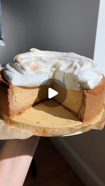 Jenna Barnard on Instagram: "The most perfect pumpkin cheesecake 😍 made with a brown butter graham cracker crust and a PILE of fluffy whipped cream on top. I wouldn’t have it any other way 👌🏻 full recipe is on my website!" Basic Desserts, Jenna Barnard, Thanksgiving Favorites, Easy Christmas Cake Recipe, Christmas Eats, Cake Frosting Recipe, Christmas Cake Recipes, Cracker Crust, Holiday Snacks