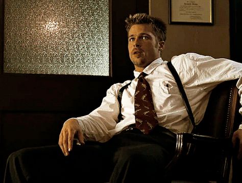 David Mills Se7en, Brad Pitt Gif, Se7en 1995, Brad Pitt Movies, Seven Movie, Luke Wilson, Law School Inspiration, Detective Aesthetic, Robert Redford