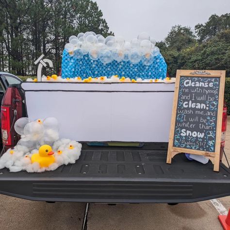 Bubble Trunk Or Treat, Bathtub Trunk Or Treat, Duck Trunk Or Treat Ideas, Duck Trunk Or Treat, Trunk Or Treat Bathtub, Trunk Or Treat Rubber Duck Theme, Trunk Or Treat Water Theme, Trunk Or Treat Themes For Church, Bubble Bath Trunk Or Treat