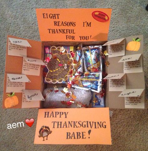 Thanksgiving care package! Thanksgiving Gifts Boyfriend, Thanksgiving Gift Basket For Boyfriend, Thanksgiving Gifts For Him, Thanksgiving Boyfriend Gift, Cozy Care Package Ideas, Thanksgiving Basket For Boyfriend, Thanksgiving Package Ideas, Thanksgiving Gift For Boyfriend, Thanksgiving Box Care Packages