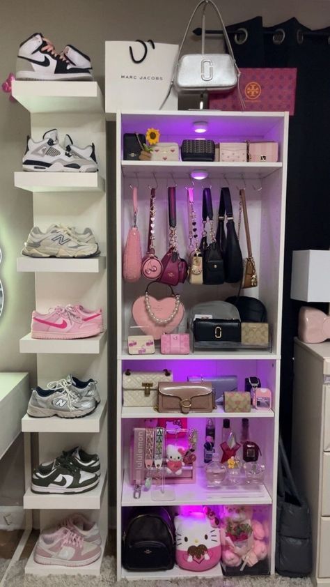 Y2k Walk In Closet, Room Organization Bedroom Aesthetic, Small Beauty Room Ideas, Purse Shelves, Closet Organization Ideas Aesthetic, Room Decor Ideas Furniture, Cuartos Aesthetic, Room Organization Bedroom, Girly Apartment Decor