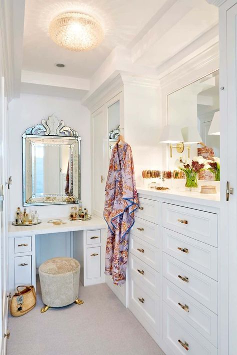 Closet organization ideas to help you get the most out of your space Closet With Vanity, Vanity Ideas Bedroom, Organiser Son Dressing, Custom Closet Design, Closet Vanity, Dressing Room Closet, Walking Closet, Closet Remodel, Vanity Ideas