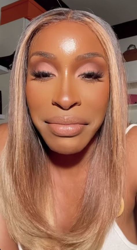 Jackie Aina Hairstyles, Jackie Aina Makeup, Chocolate Blonde, Jackie Aina, Creative Makeup Looks, Shiny Hair, Black Queen, Creative Makeup, Makeup Inspo