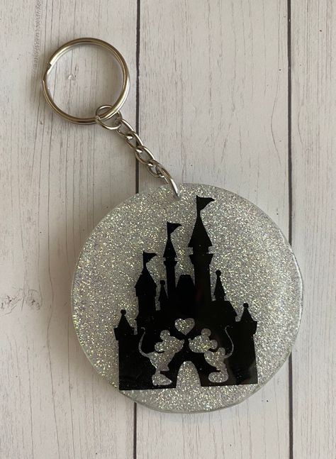 Disney Keychain Diy, Acrylic Sublimation, Cricut Keychains, Keyring Ideas, Acrylic Rounds, Keychain Business, Epoxy Keychains, Diy Resin Keychain, Disney Png