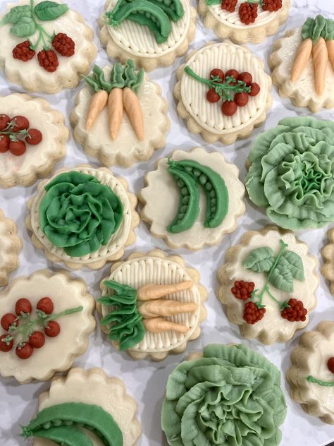 Veggie Cookies Decorated, Gardening Themed Cookies, Vegetable Cookies Decorated, Farmers Market Sugar Cookies, Farmers Market Cookies, Vegetable Cookies, Buttercream Cookies, Acorn Cookies, Custom Treats