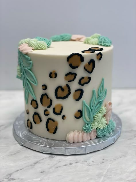 First Birthday Decorations Girl, Boho Animal Print, Birthday Cale, Third Birthday Girl, Animal Print Cake, Wild Birthday Party, Safari Cakes, 3rd Birthday Cakes