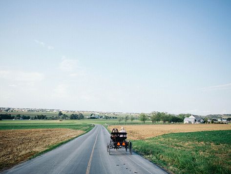 A Day in Pennsylvania Dutch Country Pennsylvania Dutch Country, Simpler Times, Pennsylvania Dutch, Romantic Scenes, Horse Drawn, Country Garden, Country Gardening, Country Road, Modern Technology