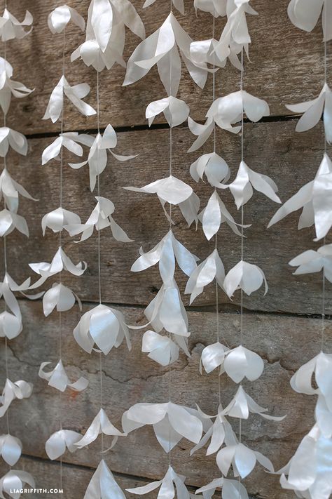 Make this stunning DIY Flower Garland for a wedding backdrop Diy Flower Garland, Origami Dove, Paper Flower Garland, Flower Garland Diy, Paper Flower Garlands, Flower Backdrop Wedding, Flower Garland Wedding, Origami Wedding, Garland Diy