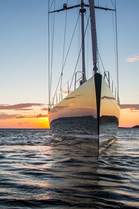 INUKSHUK is an award winning, state-of-the-art sailing yacht built by Baltic Yachts. She features a unique interior incorporating colours, textures and art from the lake regions of North America. At 32.6m,  the carbon performance cruiser accomodates eight guests in four well-appointed and stylish staterooms, and boasts large deck spaces and a spacious cockpit. A fantastic yacht, she promises much enjoyment to anybody lucky enough to charter her. Sailing Yacht Interior, Baltic Yachts, Luxury Sailing Yachts, Base Jumping, Yacht Interior, Yacht Life, Halong Bay, Boats Luxury, Yacht Boat