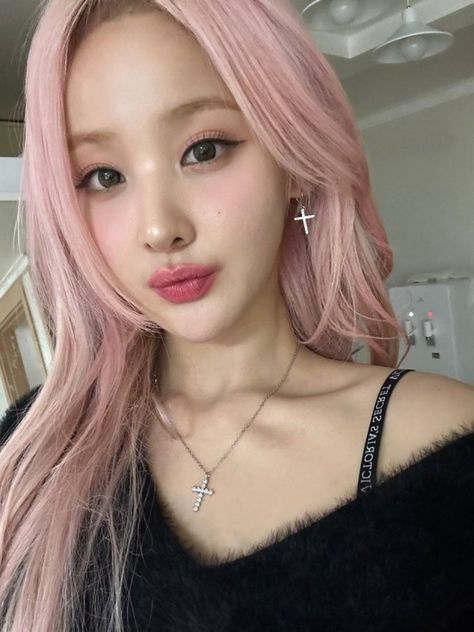 kiss of life pics #Midas_Touch💘 sur X : "231209 🐥🫧 https://t.co/wLCFdZQnqC" / X Belle Kiss Of Life, Kpop Kiss, Julie Bell, Bratz Girls, Girls Group, Kiss Of Life, Brown Hair With Blonde Highlights, Korean Makeup, Pink Hair