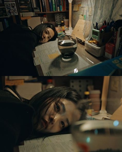 Revenant Kdrama, Kim Tae Ri, Colour Grading, Filmmaking Inspiration, Kim Taeri, Stage Photo, Storytelling Photography, Movie Shots, Anime Food