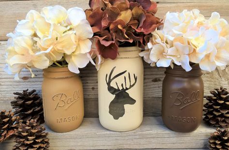 Rustic Lodge Decor, Mason Jar Projects, Home Decor Christmas Gifts, Deer Decor, Home Decor Christmas, Lodge Decor, Painted Mason Jars, Jar Diy, Rustic Lodge