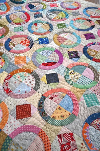 Tea Rose Home: Jen Kingwell Halo Quilt Finished! Jen Kingwell Quilts, Ring Display Case, Cafe Apron, Shirt Makeover, Jen Kingwell, Pompom Scarf, Wedding Quilt, Scrap Quilt Patterns, Scrap Quilt