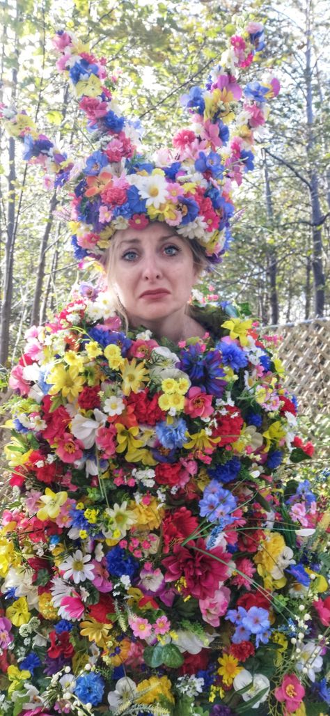 May Queen Crown Midsommar, Midsommar Outfit, Newfoundland And Labrador, Queen Dress, Movies And Tv Shows, Queen, Halloween, Makeup