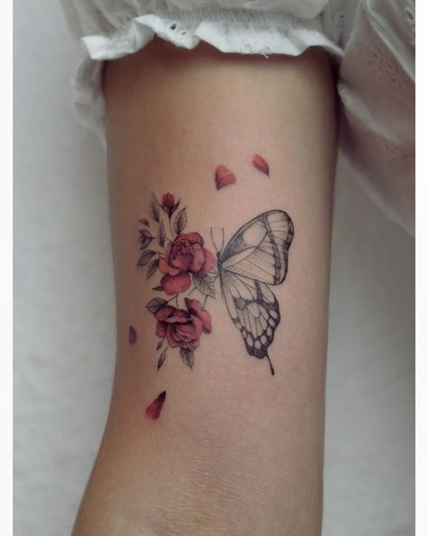 101 Best Rose And Butterfly Tattoo Ideas That Will Blow Your Mind! 16 Outsons Butterfly And Rose Tattoo, Rose Tattoo On Hip, Rose Tattoo On Ankle, Butterfly And Rose, Realistic Butterfly Tattoo, Butterfly Neck Tattoo, Rose And Butterfly Tattoo, Simple Rose Tattoo, Butterfly Tattoo Ideas