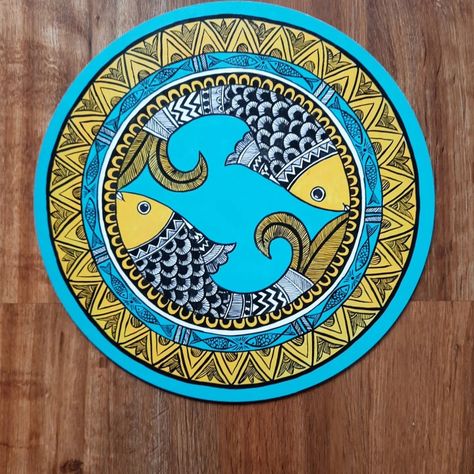 Fish madhubani wall plate Madhubani Wall Plates, Round Madhubani Art, Madhubani Coasters, Madhubani Fish, Terracotta Plate, Lipan Art, Round Mandala, Nature Art Drawings, Print Outs