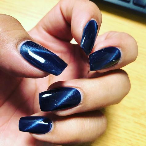 Cat Eye Dark Nails, Navy Cat Eye Nails, Cat Eye Blue Nails, Dark Blue Cat Eye Nails, Blue Cat Eye Nails, Nails Rosa, Black And Blue Nails, Winter Nails Gel, Nail 2023