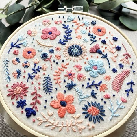 Flower Embroidery Gifts, Embroidery On Colored Fabric, Colorful Flower Embroidery, Boho Embroidery Patterns Bohemian, Embroidery Patterns Modern, Embroidery Hoop Art Tutorial, Bright Embroidery, Etsy Embroidery, Embroidery Hoop Art Diy